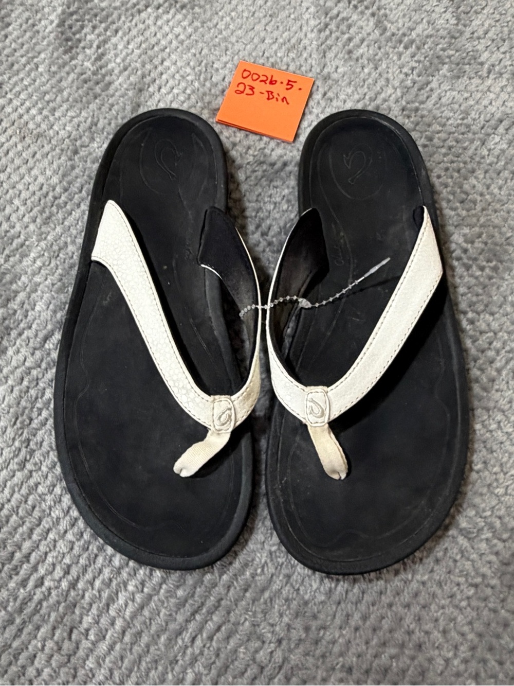 olukai flip flops White Size 8